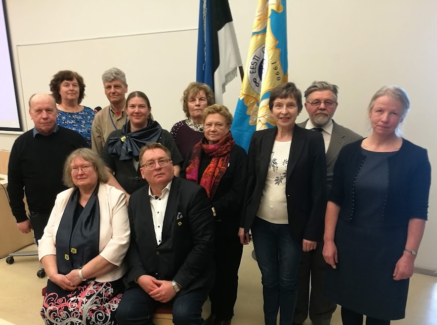 Seltsi juhatus 2023. a aprillis aastakoosolekul Tallinna Ülikoolis. Tagareas (vasakult) Kalle Mägedik, Eva Niglas, Kalmer Saar, Kadi Kiiver, Viivi Sirmais, Krista-Viivika Kats, Maimu Hinn, Jaan Tagaväli, Vilja Pärn. Ees (vasakult) Tiina Tafenau, Aare Pällin